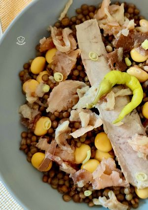Una foto de Ensalada de lentejas con ahumados y altramuces