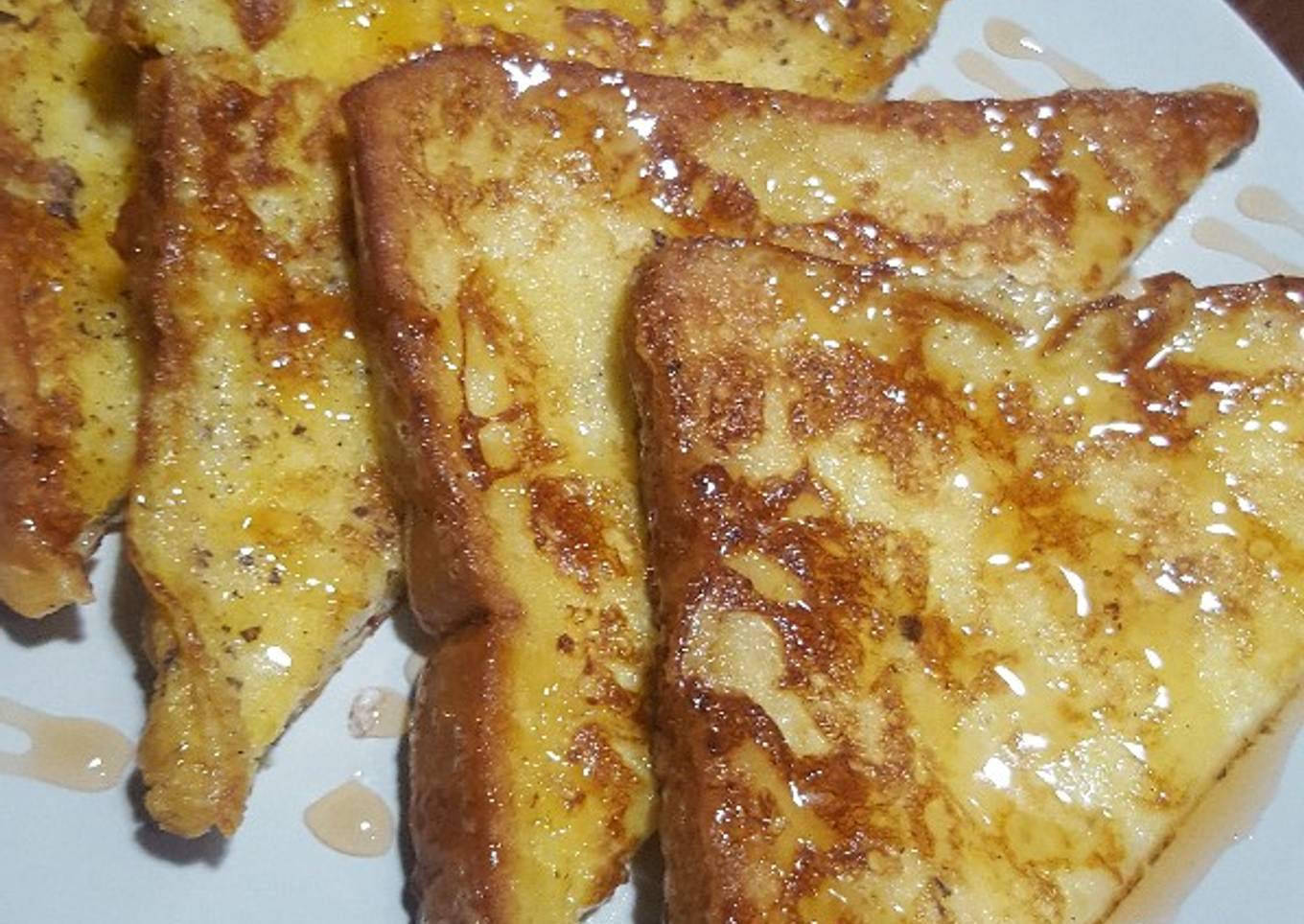 Cinamon French toast with maple syrup