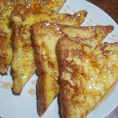 Cinamon French toast with maple syrup রেসিপির প্রধান ছবি