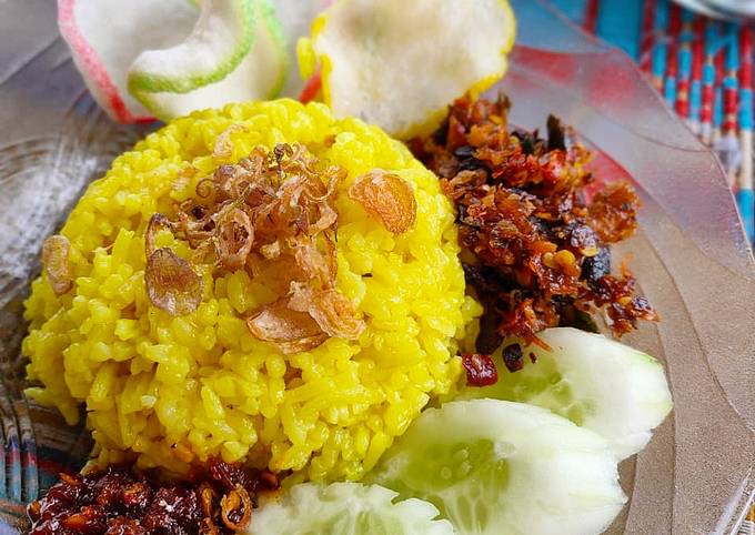 Nasi Kuning Manado ala Ety Andaki