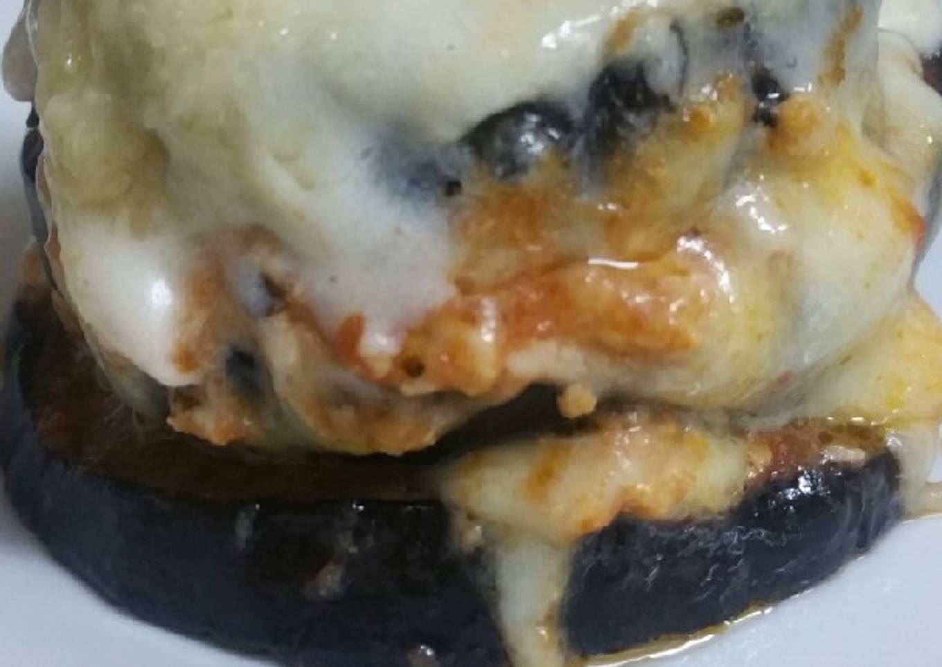 Milhoja de berenjena con carne y mozzarella