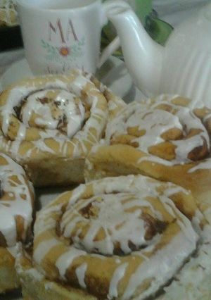 Una foto de Cinnamon Rolls o Rollos de Canela Daneses