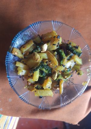 উচ্ছে আলু ভাজা (uchche aloo bhaja recipe in Bengali) রেসিপির প্রধান ছবি