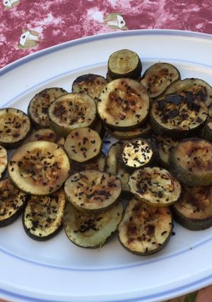 Une photo de Courgettes grillées aux épices et citron (recette plancha)