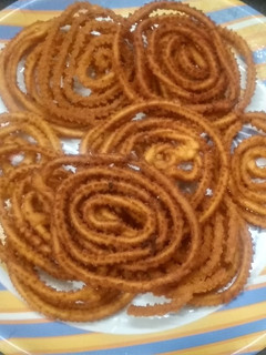 பாசிப்பருப்பு முறுக்கு (Paasiparuppu murukku recipe in tamil) செய்முறை முக்கிய புகைப்படம்