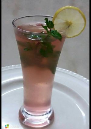 A picture of RoohAfza Mint Lemonade.