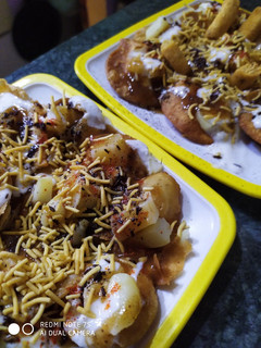 गोलगप्पे दही चाट (Golgappe dahi chaat recipe in Hindi) रेसिपी मुख्य फोटो