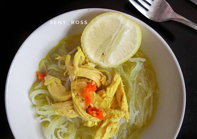 Soto ayam kuah kuning