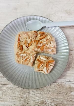 A picture of Acacia gum iced milkcake.