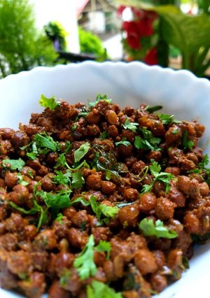 A picture of Chana masala.