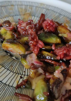 A picture of Spicy, buttery Brussel sprouts.