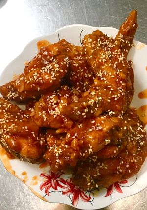 Hình của món Cánh gà sốt chua ngọt.