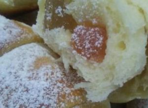 O poză a rețetei Cornulețe pufoase cu rahat.