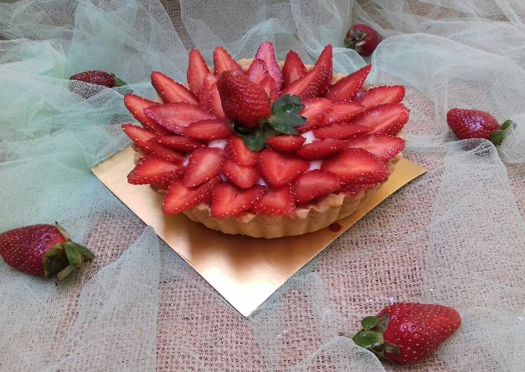 Pie Buah Strawberry