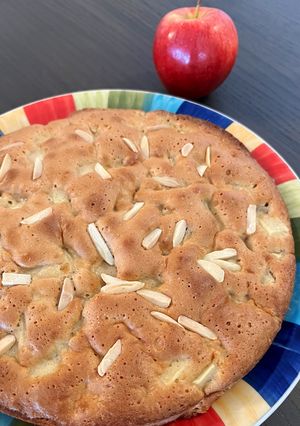 صورة لوصفة كيكة التفاح باللوز