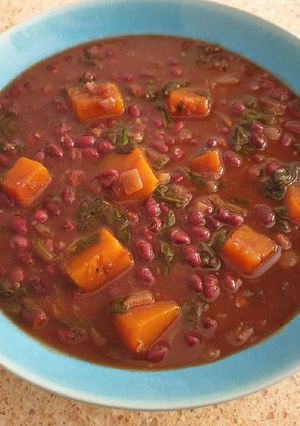 Una foto de Potaje de azukis, calabaza y espinacas (olla rápida) 🌿