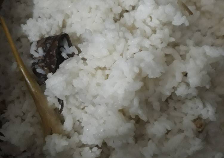 Langkah Mudah untuk Menyiapkan Nasi uduk rice cooker yang Enak