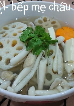 Hình của món Canh củ sen nấu nấm thập cẩm chay.