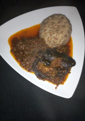 A picture of Ewa agoyin with sauce.