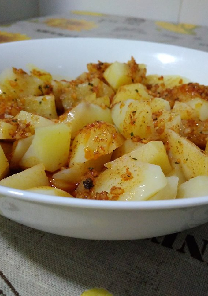 Una foto de Patatas al ajillo con thermomix