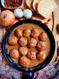 Meatballs in Almond Sauce! 🧄🍞🧅
