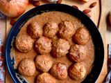 Meatballs in Almond Sauce! 🧄🍞🧅