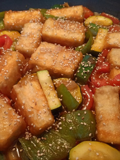 Una foto de Tofu duro agridulce con verduras