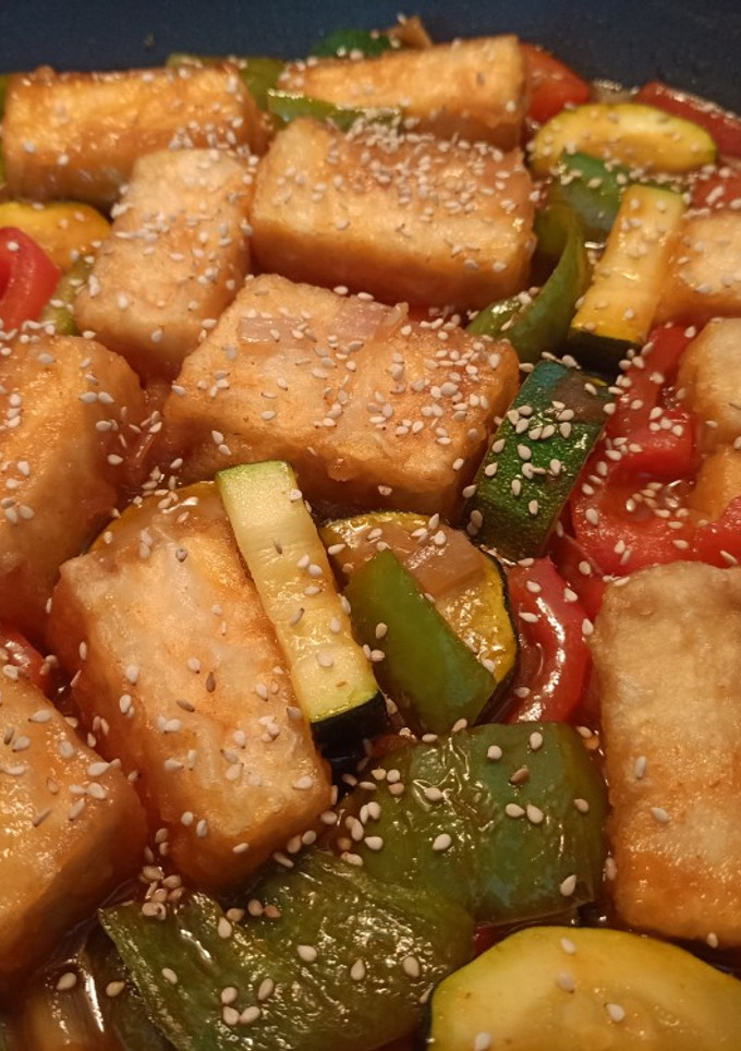 Una foto de Tofu duro agridulce con verduras