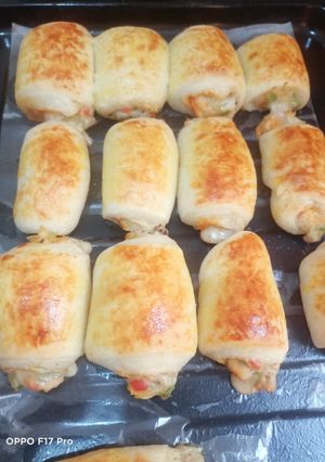 A picture of Mini cheesy bread roll.