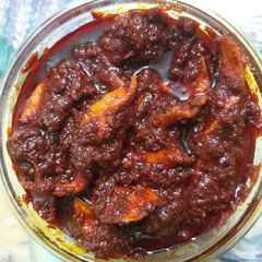 Sun dried mango pickle / Magaya A picture of Sun dried mango pickle / Magaya.