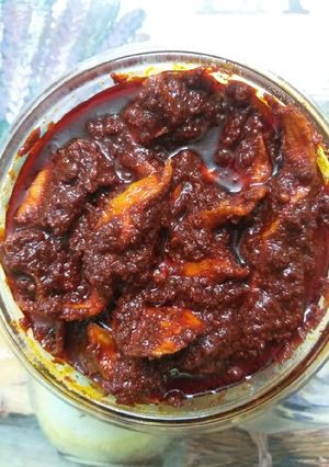 A picture of Sun dried mango pickle / Magaya.