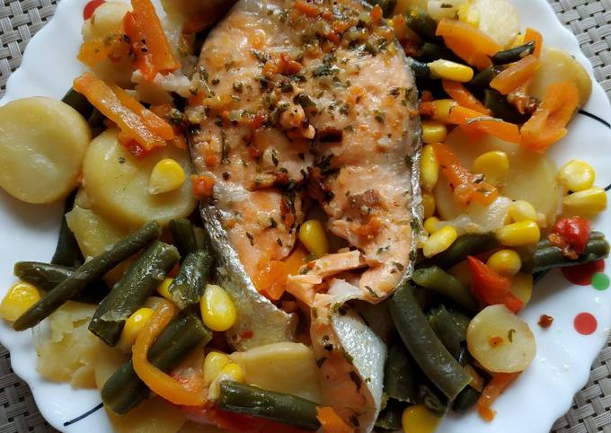 Сёмга с овощами на пару