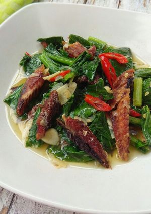 Foto resep Tumis Sawi Ikan Keranjang Pedesss