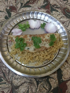 நூடுல்ஸ் ஆம்லெட் (Noodles omelette recipe in tamil) செய்முறை முக்கிய புகைப்படம்