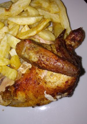 Una foto de Pollo al horno con ají Colorado