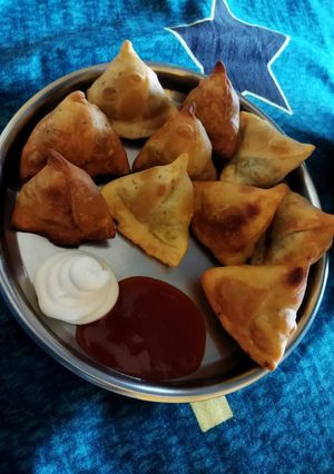 समोसा (samosa recipe in Hindi) रेसिपी मुख्य फोटो