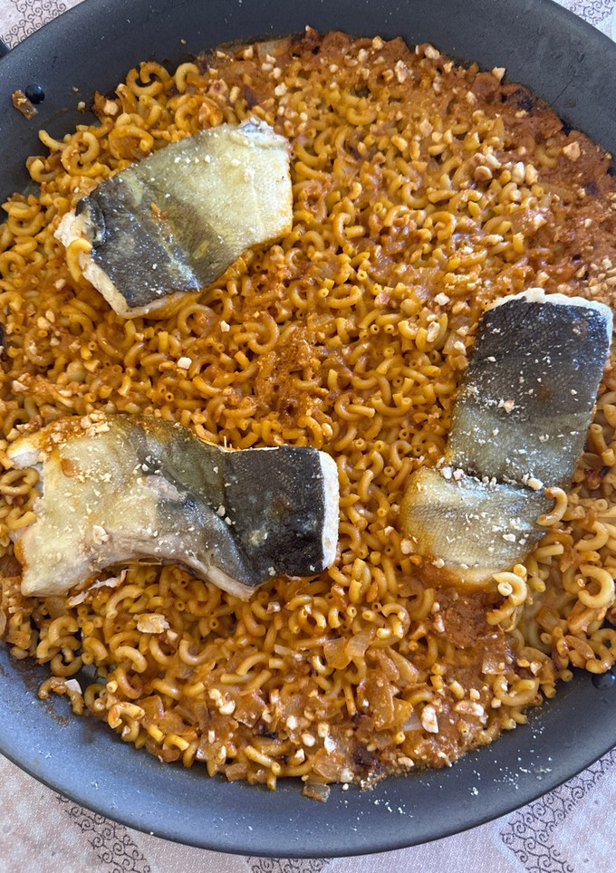 Una foto de 454. Fideuá de bacalao (principal pescado)