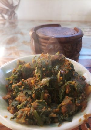 बेसन की पालक(Besan ki palak recipe in Hindi) रेसिपी मुख्य फोटो