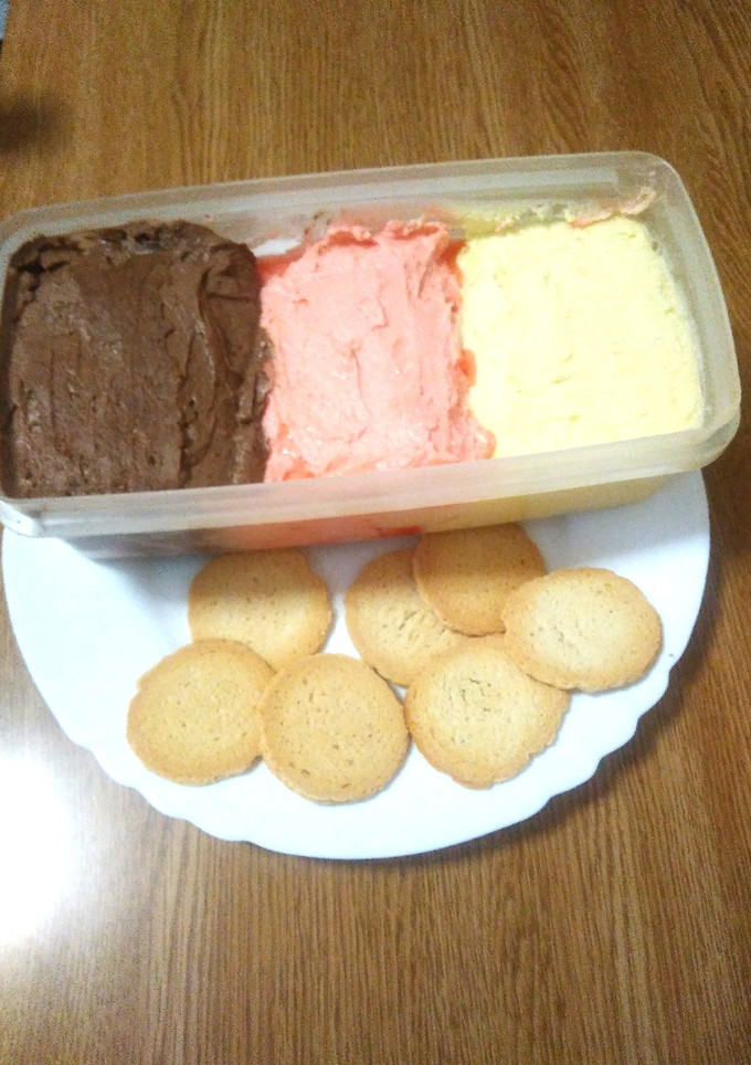 Una foto de Mantequilla de 3 colores y sabores