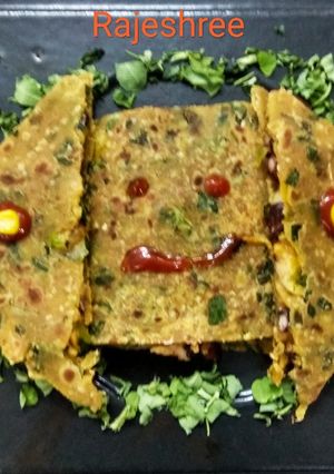 A picture of Thepla Quesadilla.