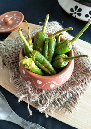 A picture of Vadhwaani Marchaa Na Athaanu (Green Chillies Pickle).