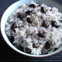 A picture of Black Bean & 'Yukari’ Glutinous Rice.