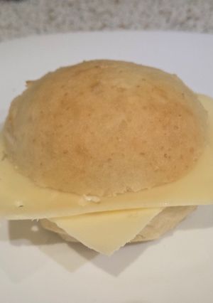 Korpás pihepuha zsemle recept fotója