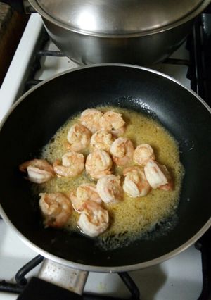 Una foto de Camarones al ajillo