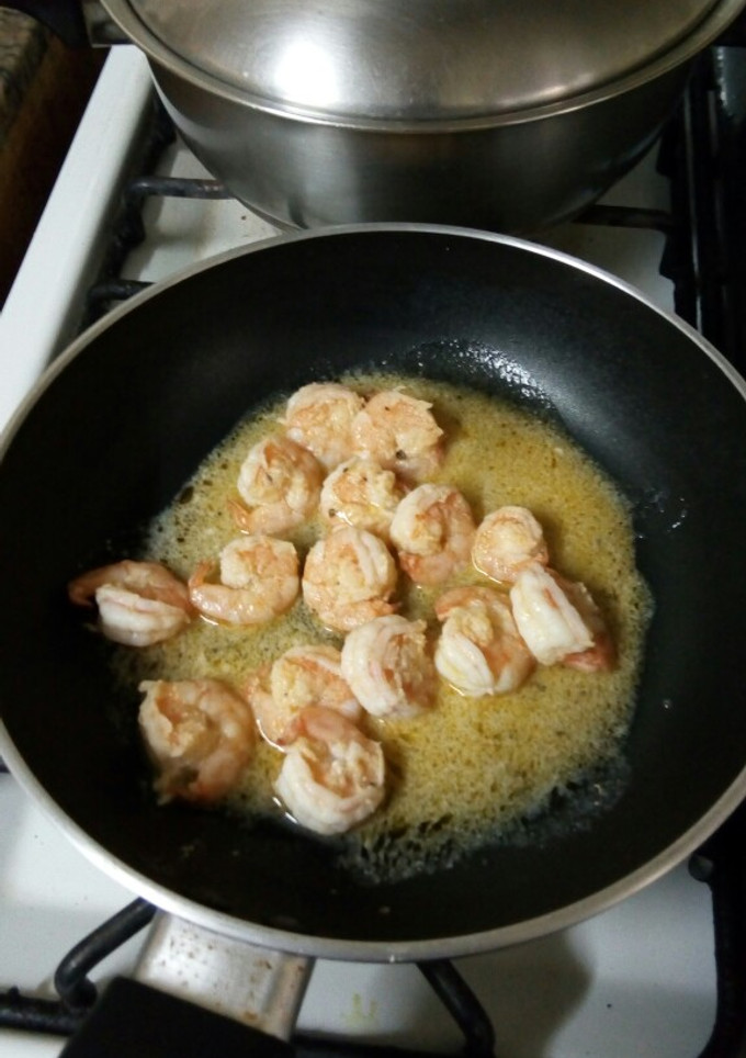 Una foto de Camarones al ajillo
