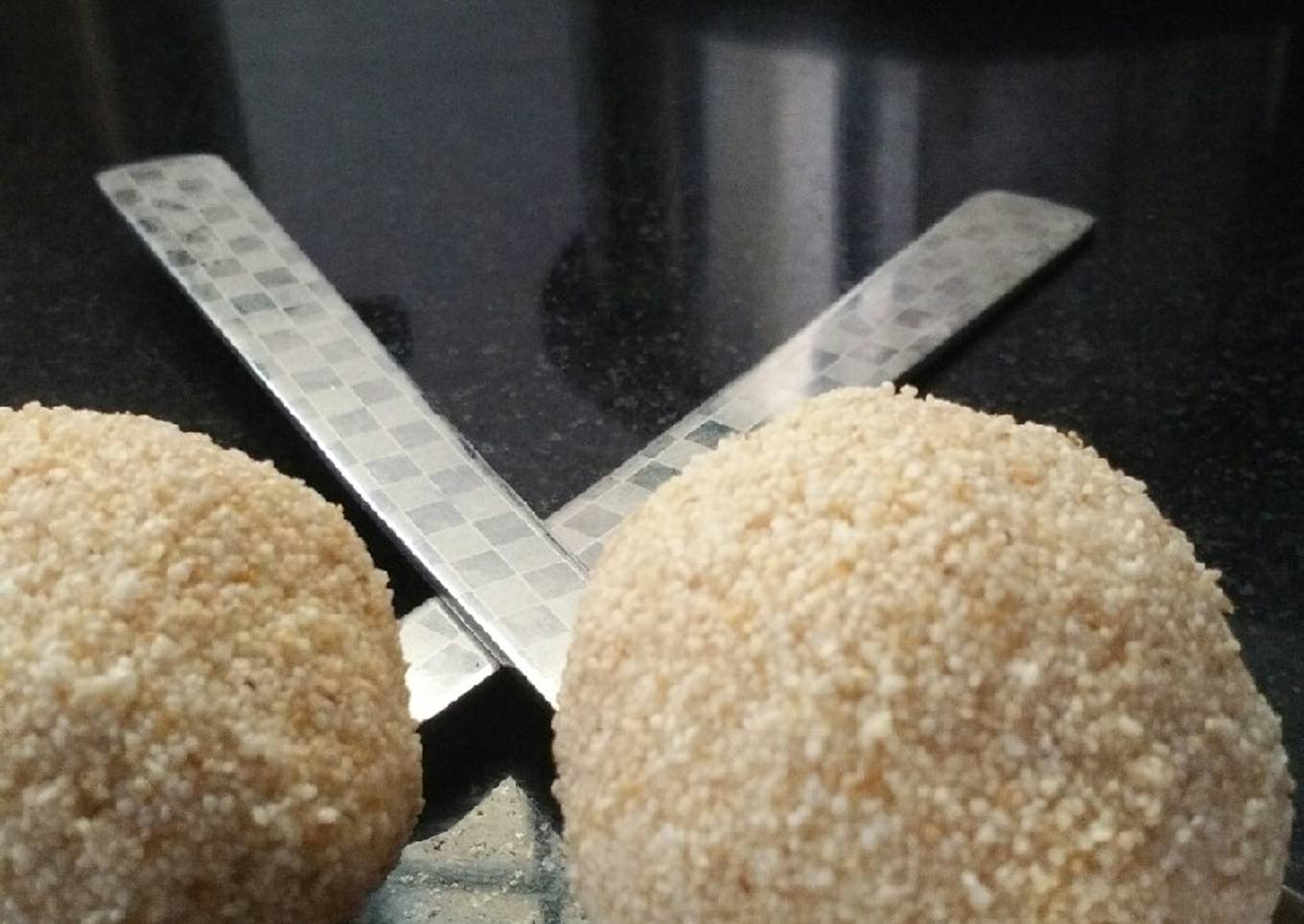 Sooji laddu