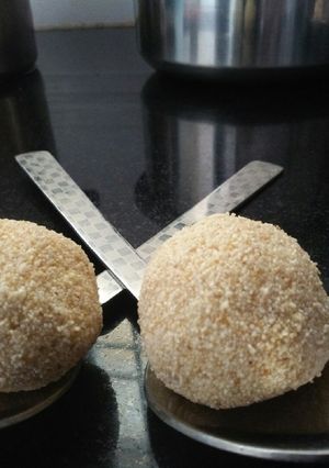 A picture of Sooji laddu.