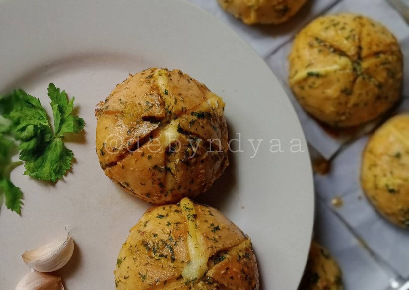 Korean Garlic Cheese Bread