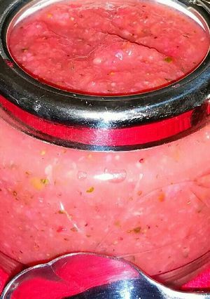 A picture of Mike's Strawberry Mango Habenero Dip.
