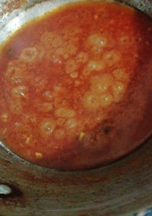 A picture of Hot garlic chutney.